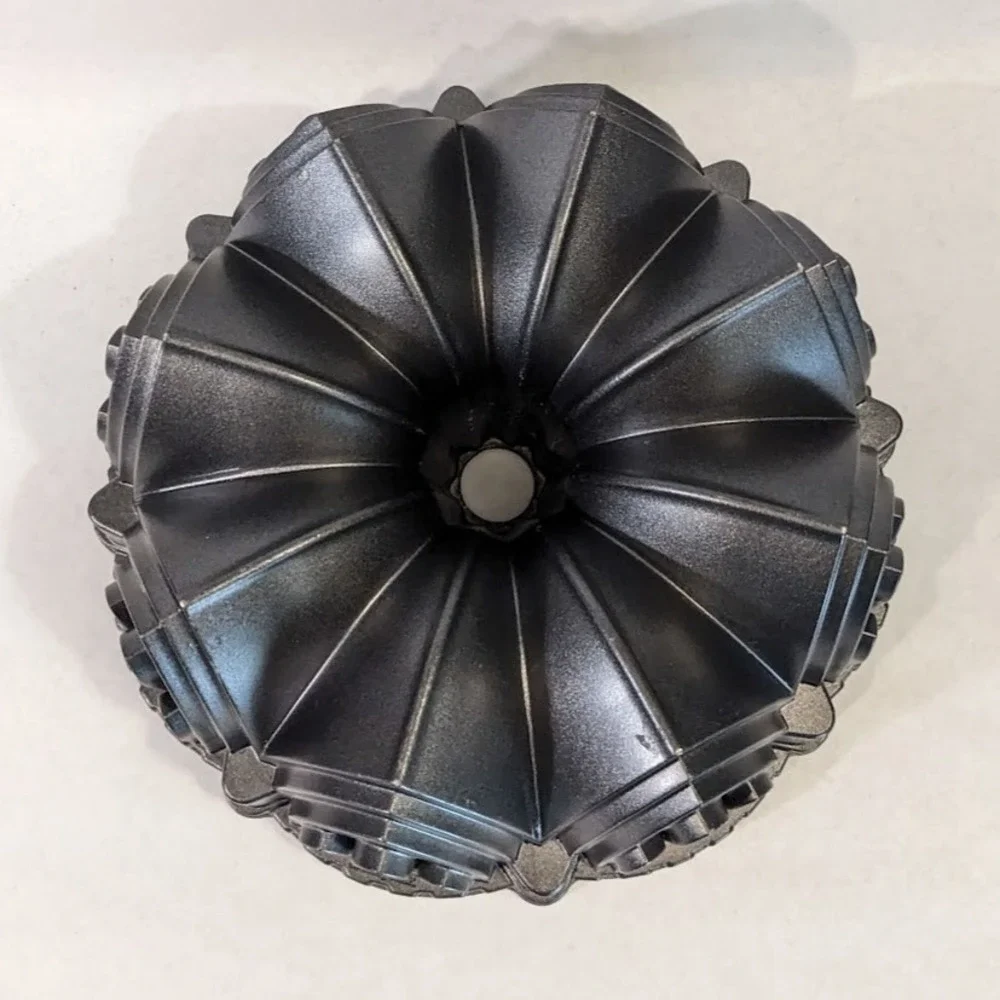 Nordic Ware Cathedral Bundt Pan Cast Aluminum 9 Cup Gothic Arch Graphite Gray
